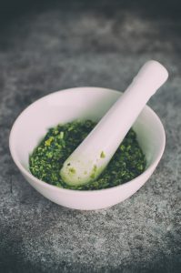 Bol de pesto fait maison