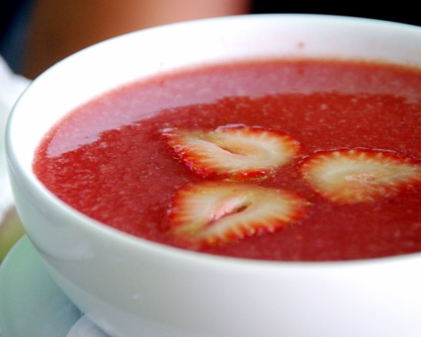 Soupe de fraises au Saint-Émilion