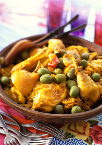 Tajine de poulet aux citrons confits et olives