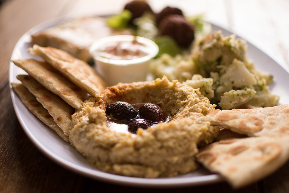 Apéritif houmous toasts